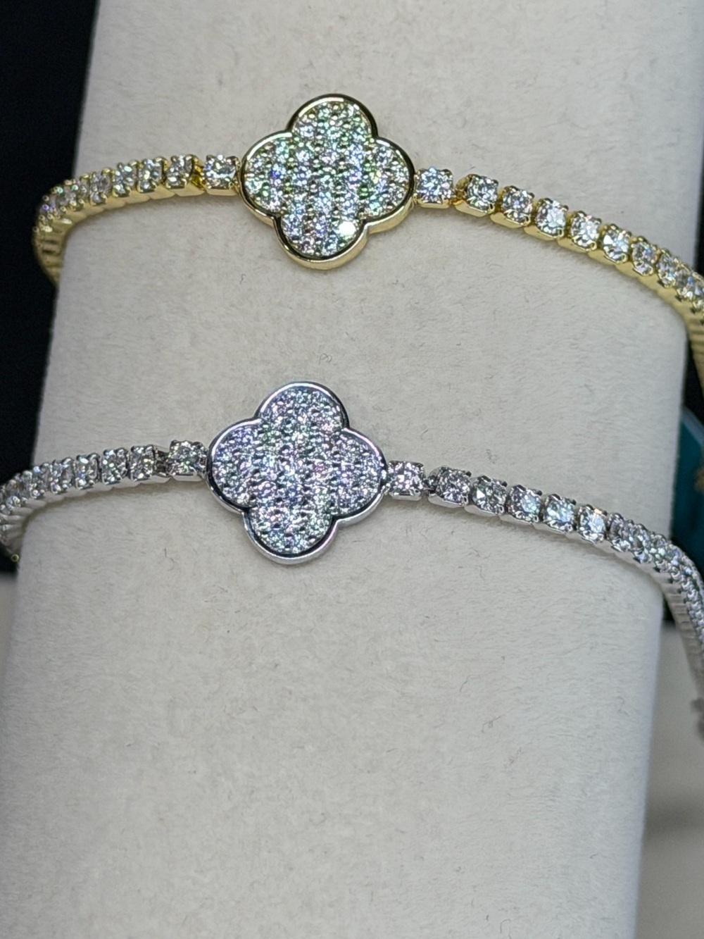 .39 CTW moissanite, white gold clover bracelet SZ 6.5-7.